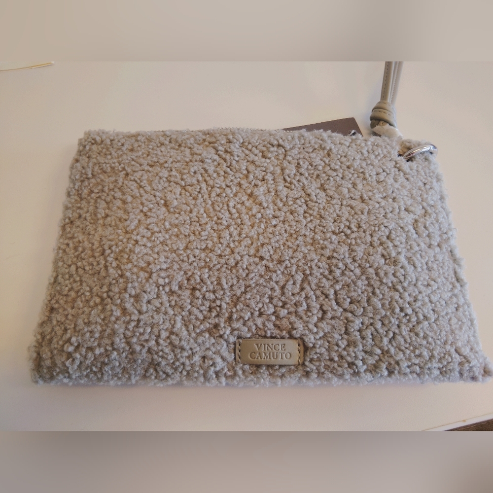 👜 VINCE CAMUTO Sherpa Wristlet Pouch – NWT (Brand New With Tags)